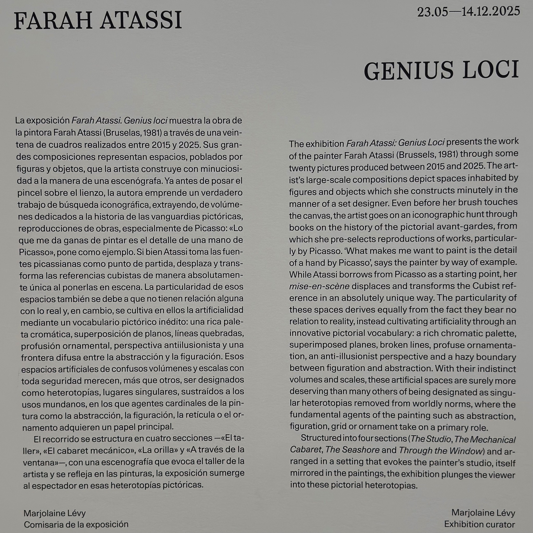 Wall-mounted exhibition text in Spanish and English introducing “Farah Atassi: Genius Loci,” describing her stylistic references to Picasso and her unique reinterpretation of Cubist traditions through theatrical compositions and vibrant pictorial language.
